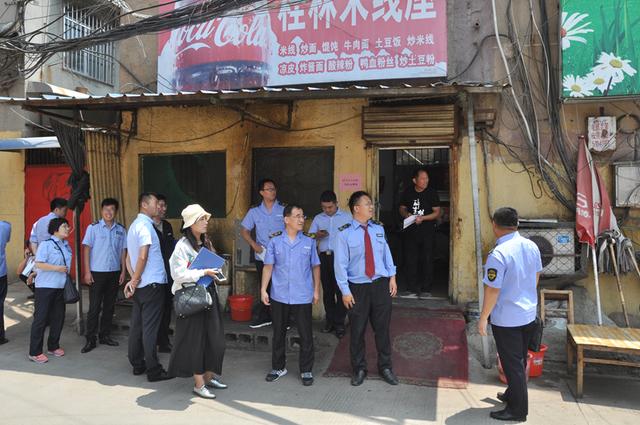 上下聯(lián)動 部門配合 中心街街道全力推進(jìn)“五小行業(yè)”整治工作