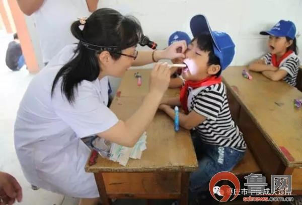 六一”兒童節(jié),，侯成慶診所走進鑫昌路小學(xué)開展愛心公益行動