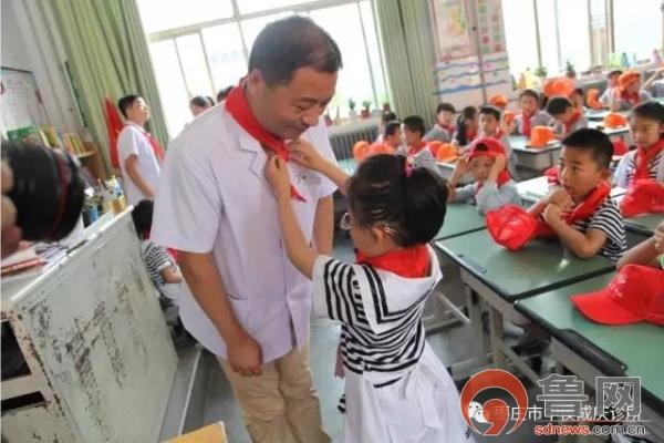 六一”兒童節(jié),，侯成慶診所走進鑫昌路小學(xué)開展愛心公益行動