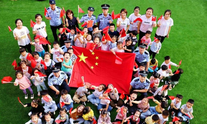 中國紅·齊魯行|“警察藍”守護“國旗紅”