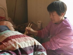 堅(jiān)守十三載  柔弱身姿展真情