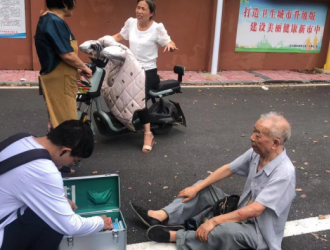 “扶”出社會(huì)正能量！棗莊市中區(qū)文化路街道兩名干部向受傷老人伸援手