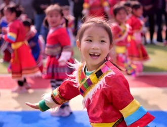 民族風(fēng)情進(jìn)校園 趣味運(yùn)動(dòng)歡樂(lè)多