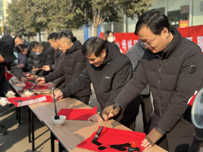 棗莊市嶧城區(qū)底閣鎮(zhèn)：墨香四溢迎新春，福暖佳節(jié)送祝福