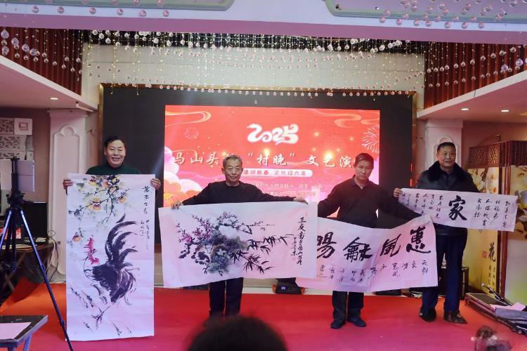 滕州：界河鎮(zhèn)馬山頭村舉辦“村晚”文藝演出