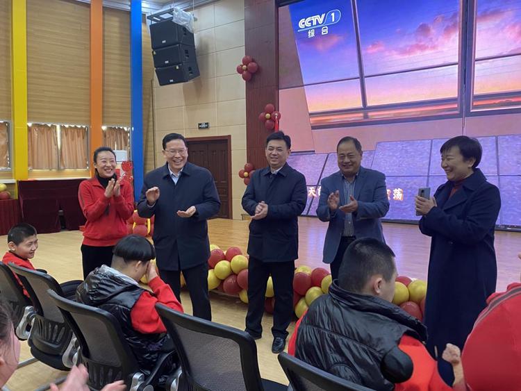 市政府副市長(zhǎng)劉吉忠走訪慰問(wèn)市救助管理站,、市兒童福利院
