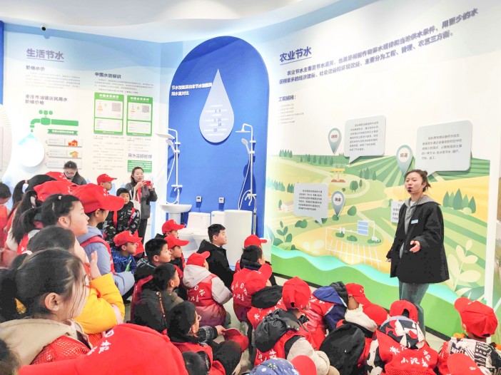走進節(jié)水基地 學習節(jié)水知識